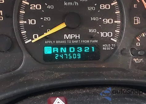 2000 Chevrolet Silverado 1500 z USA, uszkodzony, nr VIN 1GCEC14W3YZ127723